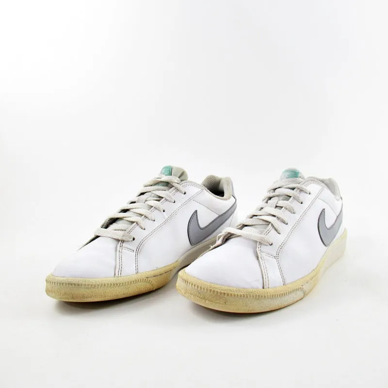 NIKE Court Majestic