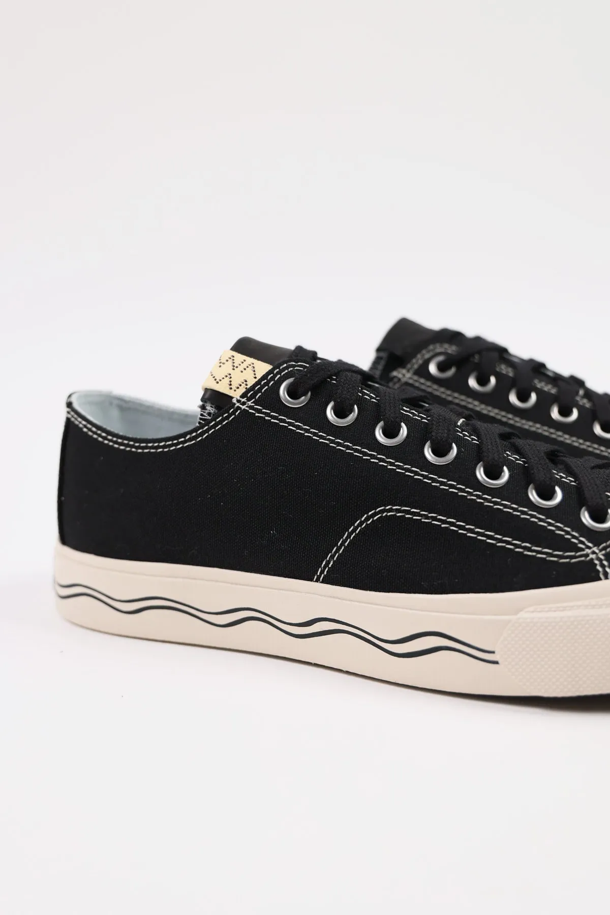Seeger Lo - Black